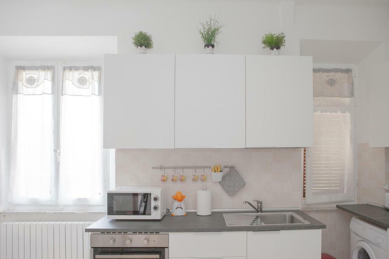 Cleo Iris Apartment